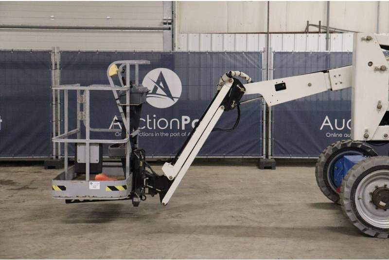 관절 붐 JLG H340AJ 4 WD : 사진 9 관절 붐 JLG H340AJ 4 WD : 사진 9