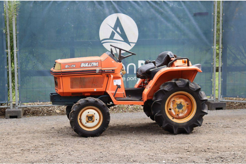 Kubota B1-14 Bulltra - 장궤형 트랙터 : 사진 1 Kubota B1-14 Bulltra - 장궤형 트랙터 : 사진 1