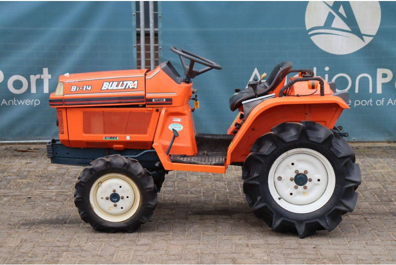 Kubota B1-14 Bulltra - 장궤형 트랙터 : 사진 2 Kubota B1-14 Bulltra - 장궤형 트랙터 : 사진 2