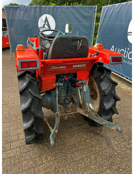 Kubota B1-14D - 장궤형 트랙터 : 사진 3 Kubota B1-14D - 장궤형 트랙터 : 사진 3