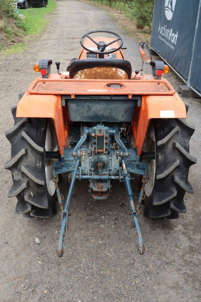 Kubota B1702-M - 장궤형 트랙터 : 사진 5 Kubota B1702-M - 장궤형 트랙터 : 사진 5
