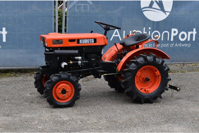 Kubota B5000 - 장궤형 트랙터 : 사진 1 Kubota B5000 - 장궤형 트랙터 : 사진 1