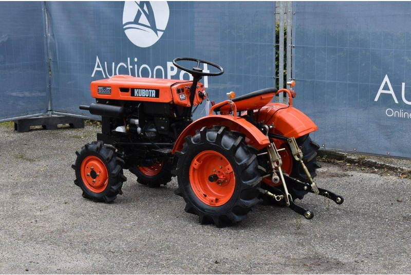 Kubota B5000 - 장궤형 트랙터 : 사진 3 Kubota B5000 - 장궤형 트랙터 : 사진 3