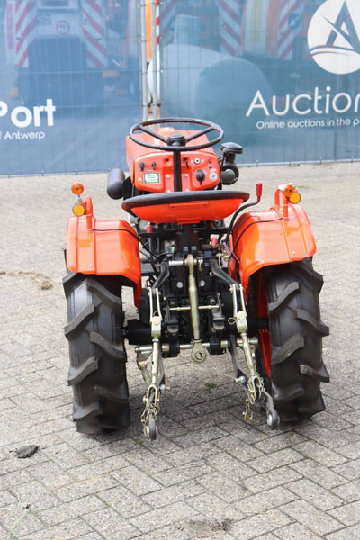 Kubota B7000 - 장궤형 트랙터 : 사진 5 Kubota B7000 - 장궤형 트랙터 : 사진 5