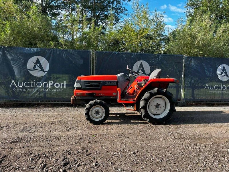 Kubota GL221 Grandel - 장궤형 트랙터 : 사진 1 Kubota GL221 Grandel - 장궤형 트랙터 : 사진 1