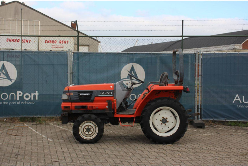 Kubota GRANDEL GL221 - 장궤형 트랙터 : 사진 2 Kubota GRANDEL GL221 - 장궤형 트랙터 : 사진 2