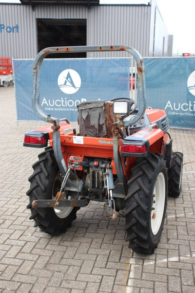 Kubota GRANDEL GL221 - 장궤형 트랙터 : 사진 5 Kubota GRANDEL GL221 - 장궤형 트랙터 : 사진 5