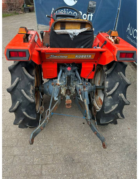 Kubota L1-235 P.S. - 장궤형 트랙터 : 사진 3 Kubota L1-235 P.S. - 장궤형 트랙터 : 사진 3
