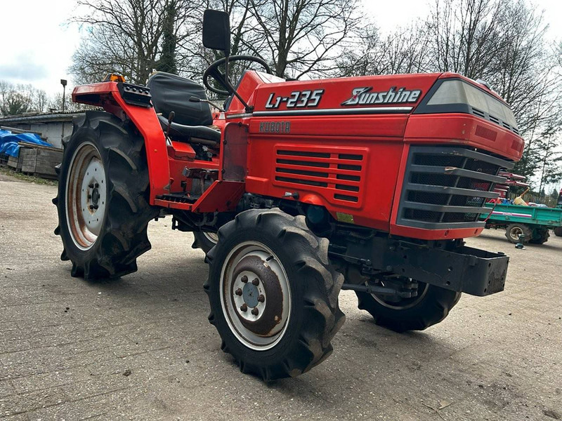 Kubota L1-235 P.S. - 장궤형 트랙터 : 사진 5 Kubota L1-235 P.S. - 장궤형 트랙터 : 사진 5
