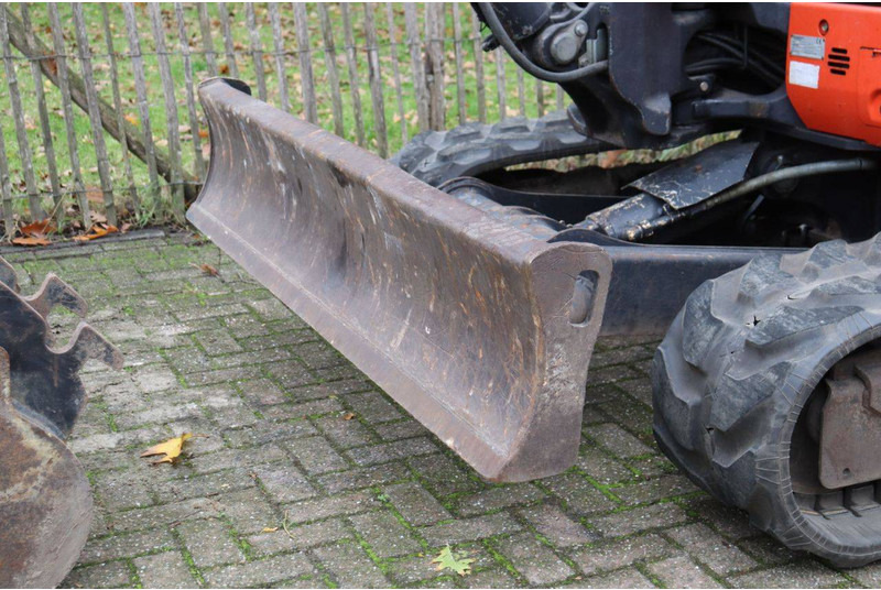 크롤러 굴삭기 Kubota U55-4 : 사진 18