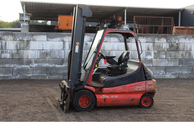 Linde E30-02 - 전기 지게차 : 사진 1 Linde E30-02 - 전기 지게차 : 사진 1
