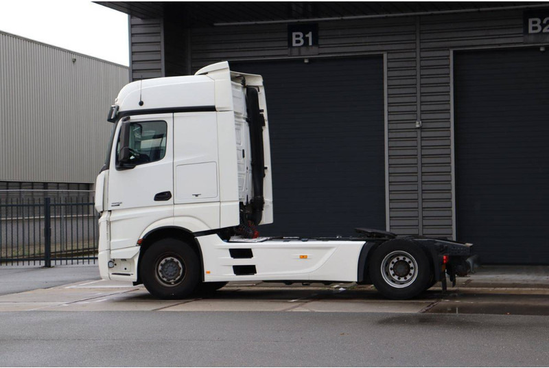Mercedes-Benz Actros - 캡 새시 트럭 : 사진 3 Mercedes-Benz Actros - 캡 새시 트럭 : 사진 3