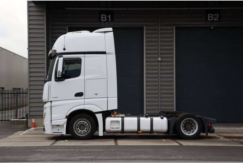 Mercedes-Benz Actros - 캡 새시 트럭 : 사진 2 Mercedes-Benz Actros - 캡 새시 트럭 : 사진 2