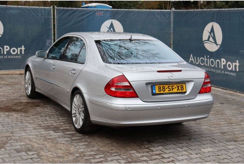 Mercedes-Benz E-Klasse E320 Cdi - 세단 : 사진 4 Mercedes-Benz E-Klasse E320 Cdi - 세단 : 사진 4