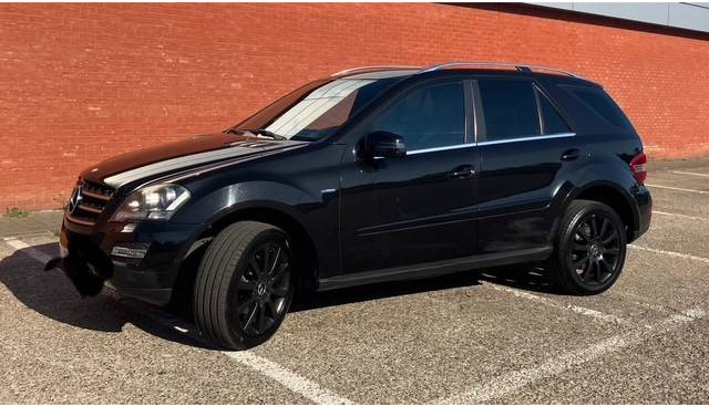 Mercedes-Benz M-Klasse ML 350 CDI BLUETEС - 세단 : 사진 1 Mercedes-Benz M-Klasse ML 350 CDI BLUETEС - 세단 : 사진 1