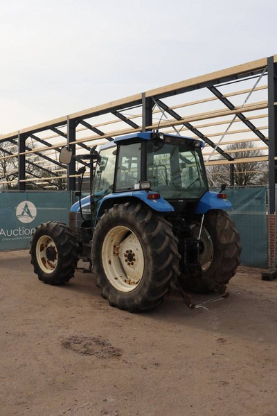 New Holland TS100 - 장궤형 트랙터 : 사진 3 New Holland TS100 - 장궤형 트랙터 : 사진 3