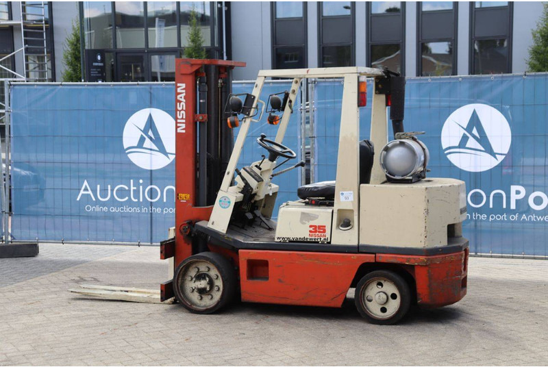 Nissan KCUGH02F350 - LPG 지게차 : 사진 3 Nissan KCUGH02F350 - LPG 지게차 : 사진 3