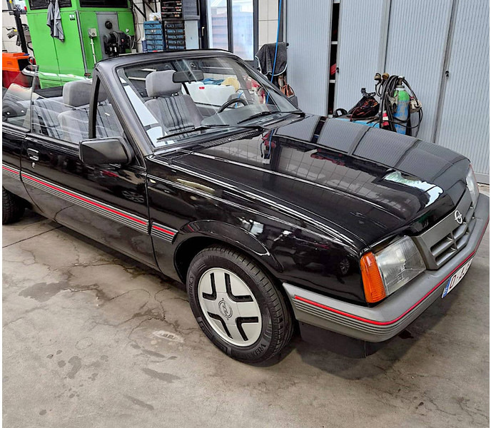 Opel Ascona (C) Cabriolet 1.8i - 세단 : 사진 3 Opel Ascona (C) Cabriolet 1.8i - 세단 : 사진 3
