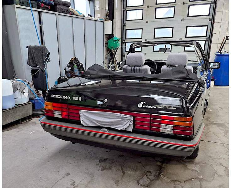 Opel Ascona (C) Cabriolet 1.8i - 세단 : 사진 2 Opel Ascona (C) Cabriolet 1.8i - 세단 : 사진 2