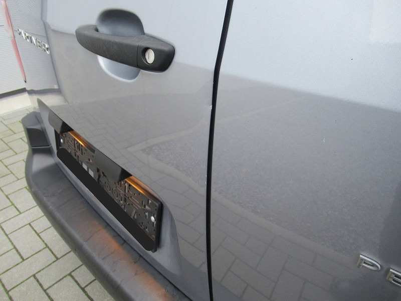 Peugeot Partner 1.5 BlueHDi Automatic - 패널 밴 : 사진 5 Peugeot Partner 1.5 BlueHDi Automatic - 패널 밴 : 사진 5