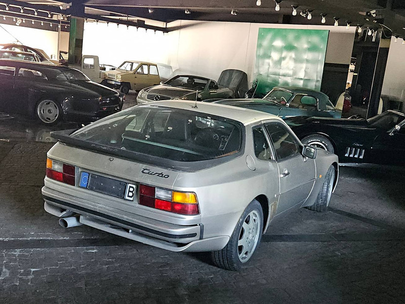Porsche 944 Turbo - 세단 : 사진 4 Porsche 944 Turbo - 세단 : 사진 4