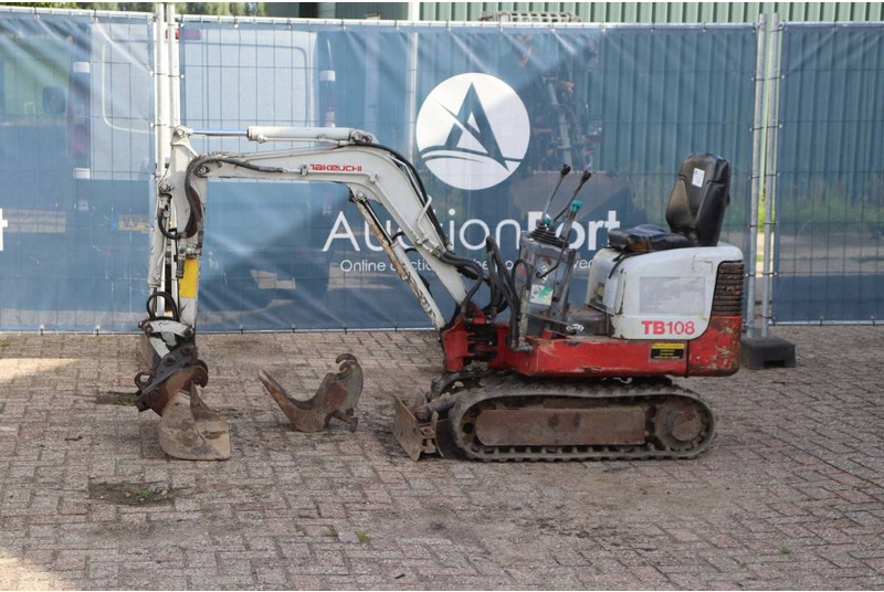 Takeuchi TB108 - 미니 굴삭기 : 사진 1 Takeuchi TB108 - 미니 굴삭기 : 사진 1