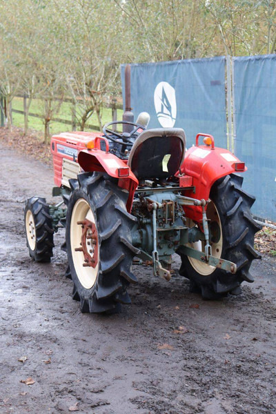 Yanmar YM2220D - 장궤형 트랙터 : 사진 4 Yanmar YM2220D - 장궤형 트랙터 : 사진 4