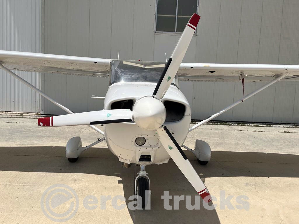 1977 Cessna 172N Diesel TC-EHO Airplane - 지상 지원 장비 : 사진 4 1977 Cessna 172N Diesel TC-EHO Airplane - 지상 지원 장비 : 사진 4