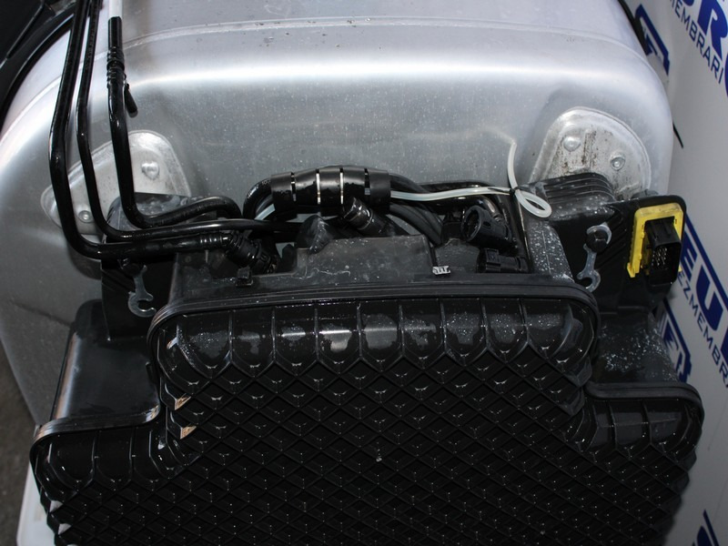 REZERVOR COMBUSTIBIL 570L + CARCASA POMPARE COMBUSTIBIL SCANIA SUPER 2710466, 3110686 - 연료 탱크 트럭 용 : 사진 3 REZERVOR COMBUSTIBIL 570L + CARCASA POMPARE COMBUSTIBIL SCANIA SUPER 2710466, 3110686 - 연료 탱크 트럭 용 : 사진 3