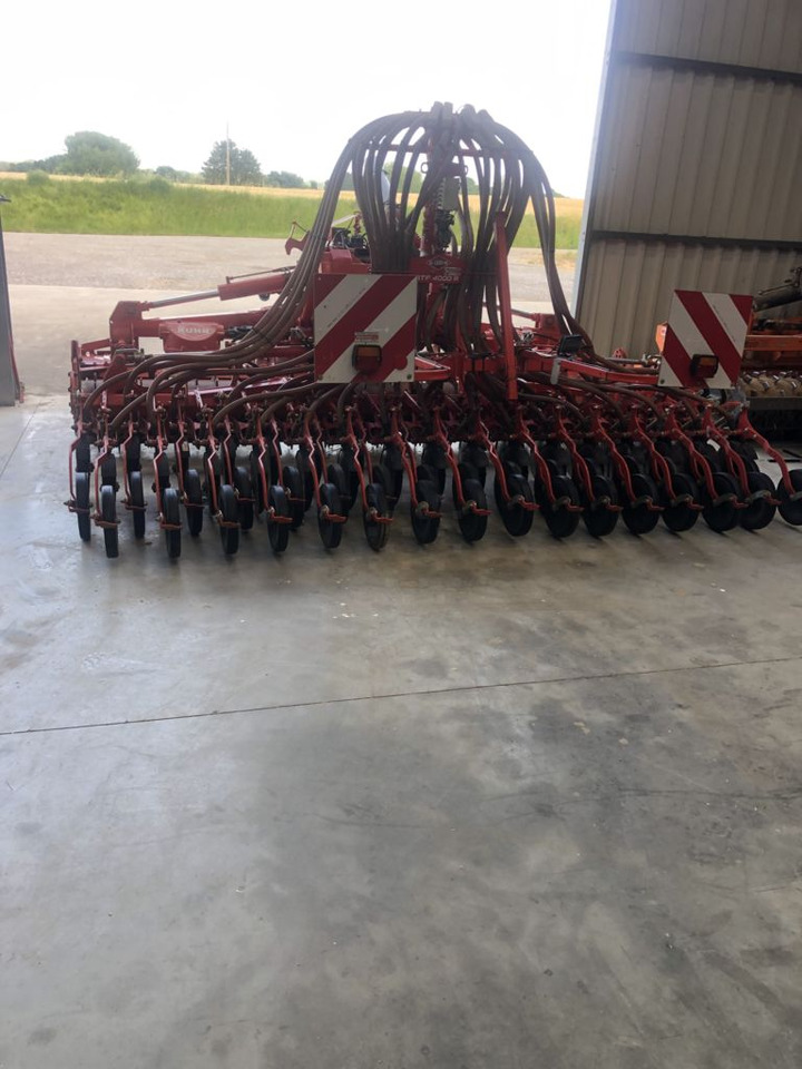 Kuhn VENTA TF1500 + Kuhn HR4004DR - 콤바인 : 사진 4 Kuhn VENTA TF1500 + Kuhn HR4004DR - 콤바인 : 사진 4