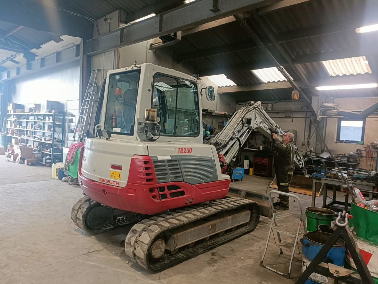 Takeuchi TB250 - 미니 굴삭기 : 사진 1 Takeuchi TB250 - 미니 굴삭기 : 사진 1