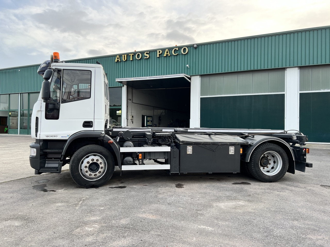 IVECO 300 EN CHASIS - 캡 새시 트럭 : 사진 5 IVECO 300 EN CHASIS - 캡 새시 트럭 : 사진 5