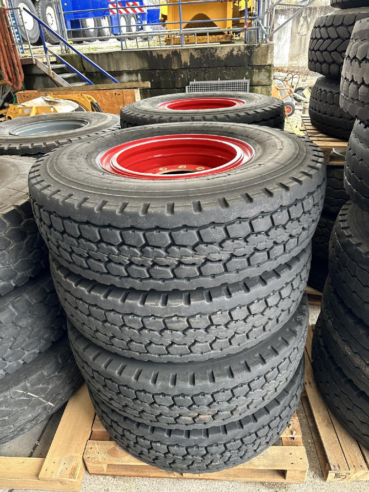 Liebherr Zubehör = Kompletträder 8 x Bridgestone VHS 385/95 R25 (14.00 R25) - 모바일 크레인 : 사진 4 Liebherr Zubehör = Kompletträder 8 x Bridgestone VHS 385/95 R25 (14.00 R25) - 모바일 크레인 : 사진 4