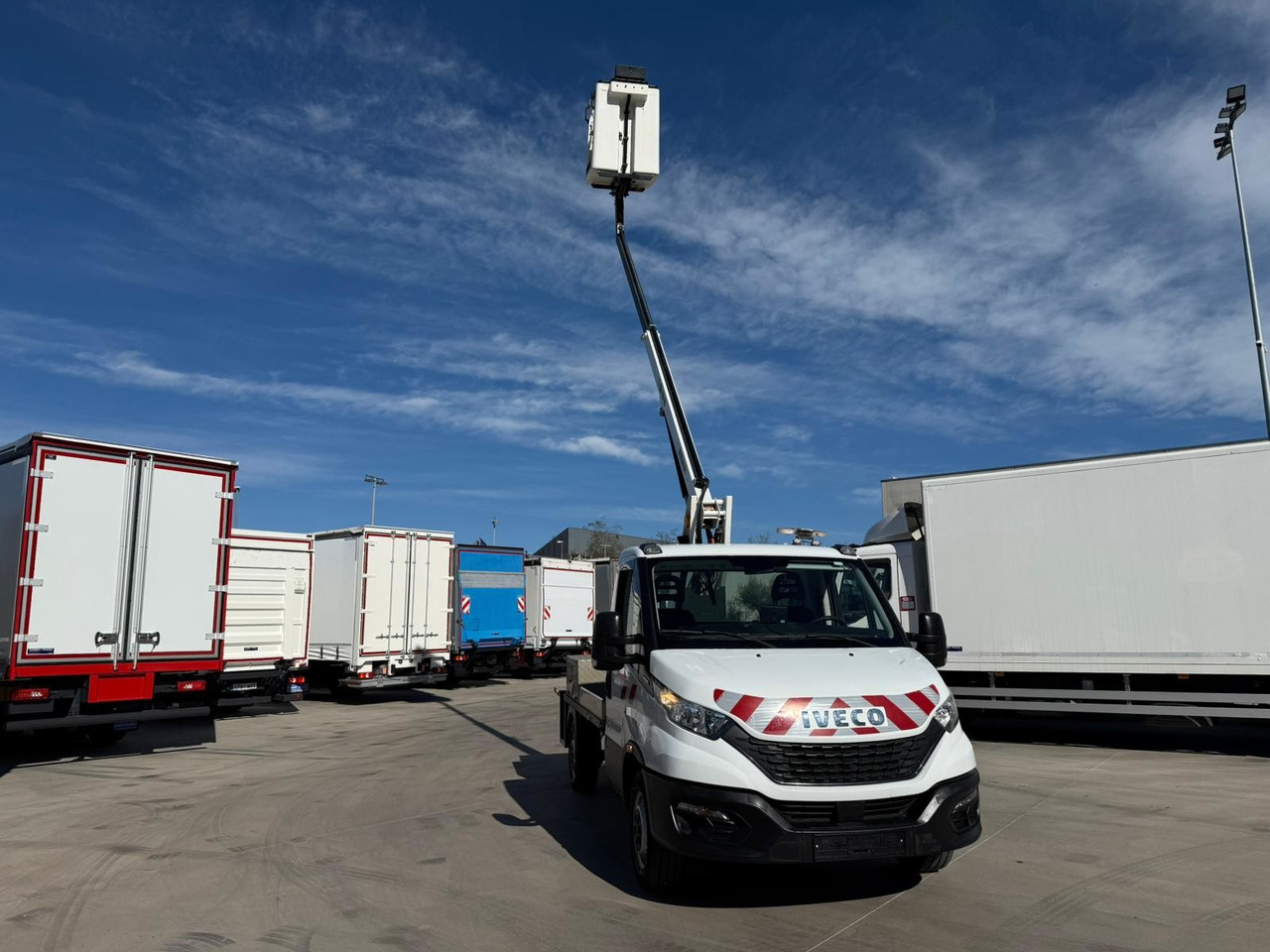 IVECO 35S14 Daily E6 (Basket) - 트럭 탑재 고가작업 플랫폼 : 사진 4 IVECO 35S14 Daily E6 (Basket) - 트럭 탑재 고가작업 플랫폼 : 사진 4