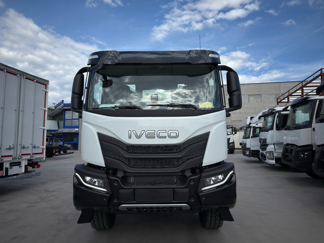 IVECO AD410T50 T-WAY 8x4 E6 (Chassis) - 캡 새시 트럭 : 사진 3 IVECO AD410T50 T-WAY 8x4 E6 (Chassis) - 캡 새시 트럭 : 사진 3