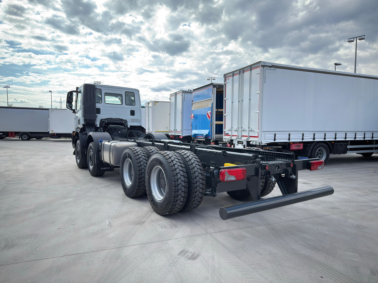 IVECO AD410T50 T-WAY 8x4 E6 (Chassis) - 캡 새시 트럭 : 사진 4 IVECO AD410T50 T-WAY 8x4 E6 (Chassis) - 캡 새시 트럭 : 사진 4