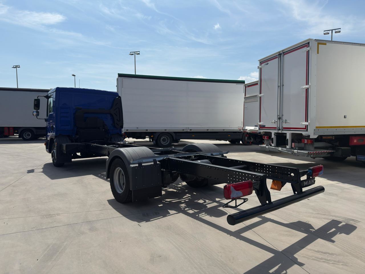 MAN 12.190 BL TGL E6 (Chassis) - 캡 새시 트럭 : 사진 4 MAN 12.190 BL TGL E6 (Chassis) - 캡 새시 트럭 : 사진 4