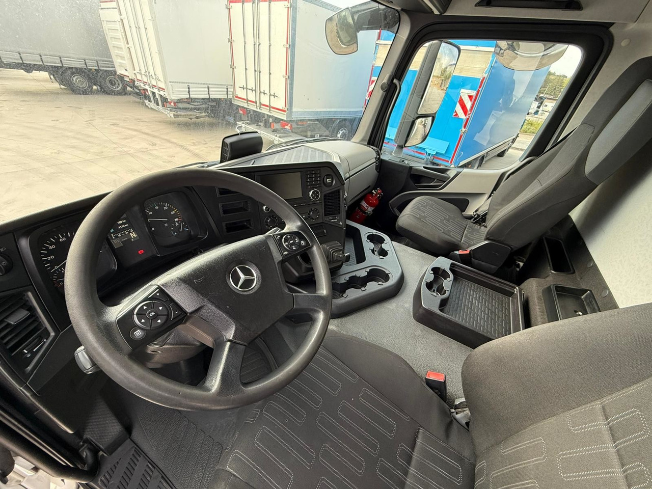 MERCEDES BENZ 18.27 Antos E6 (Tauliner) - 커튼사이더 트럭 : 사진 5 MERCEDES BENZ 18.27 Antos E6 (Tauliner) - 커튼사이더 트럭 : 사진 5