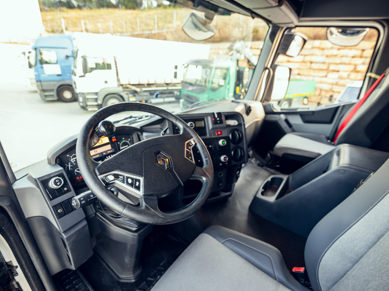 RENAULT C460 E6 (Chassis) - 캡 새시 트럭 : 사진 5 RENAULT C460 E6 (Chassis) - 캡 새시 트럭 : 사진 5