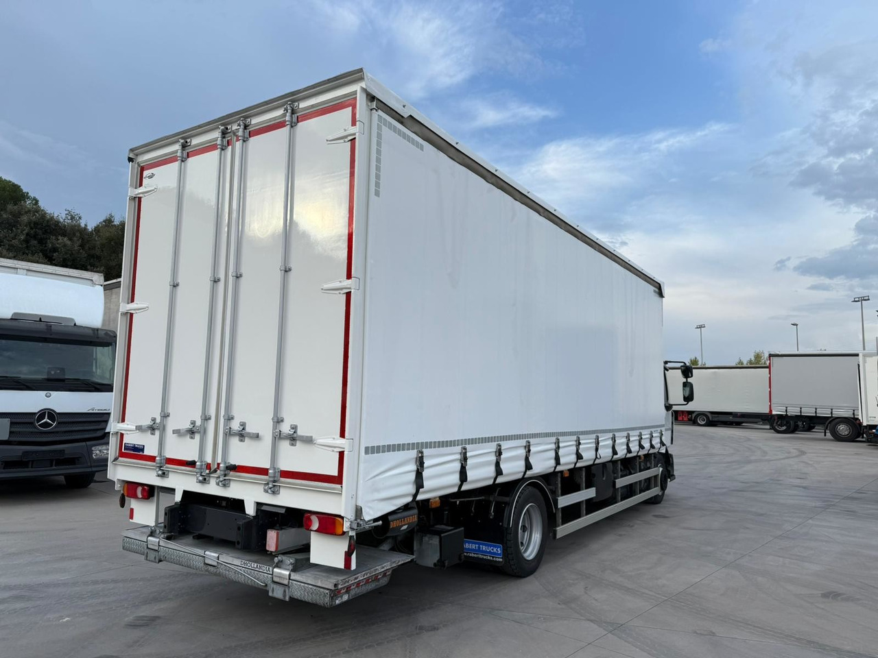 RENAULT D12.240 E6 (Tauliner) - 커튼사이더 트럭 : 사진 3 RENAULT D12.240 E6 (Tauliner) - 커튼사이더 트럭 : 사진 3