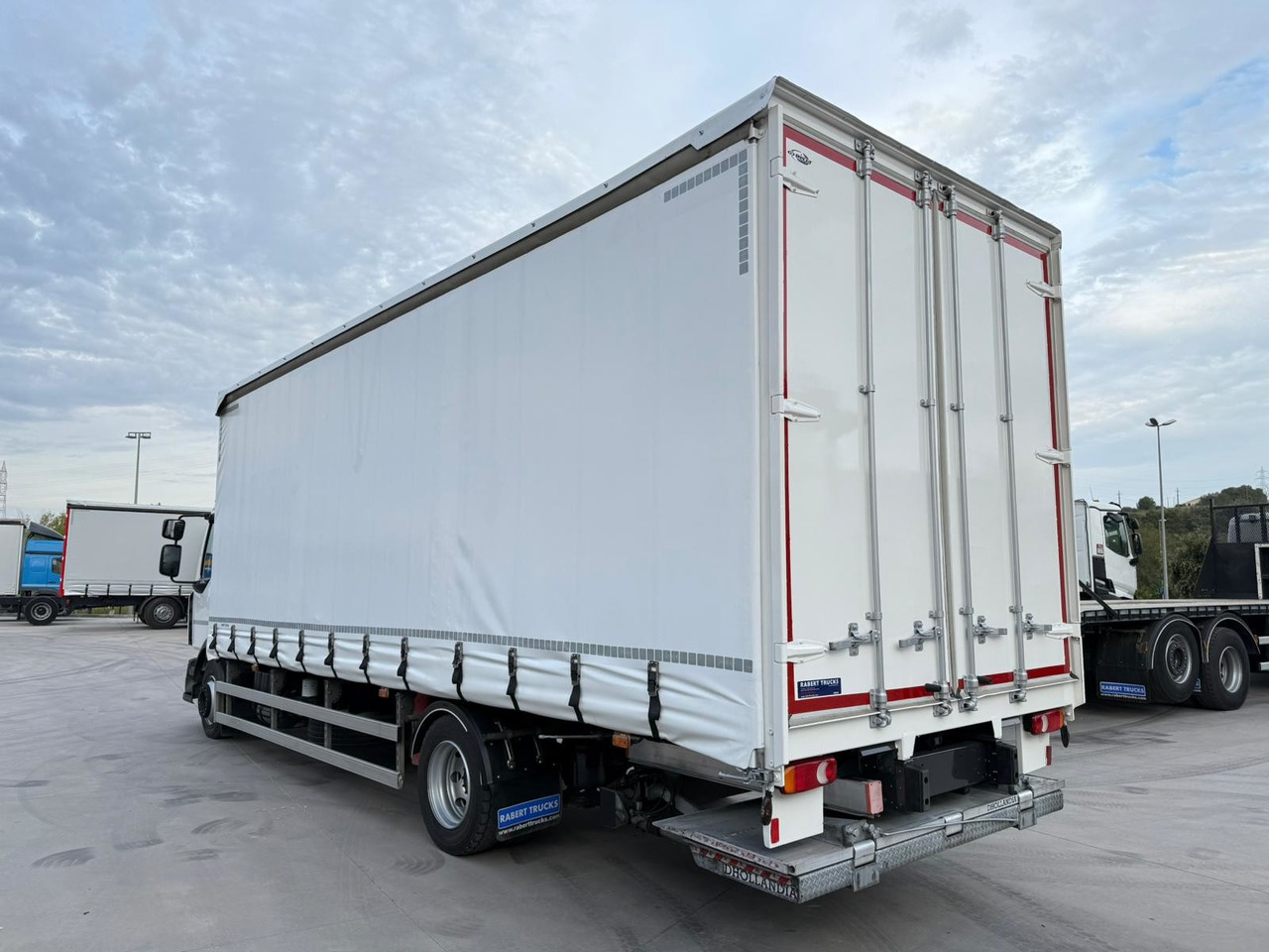 RENAULT D12.240 E6 (Tauliner) - 커튼사이더 트럭 : 사진 4 RENAULT D12.240 E6 (Tauliner) - 커튼사이더 트럭 : 사진 4