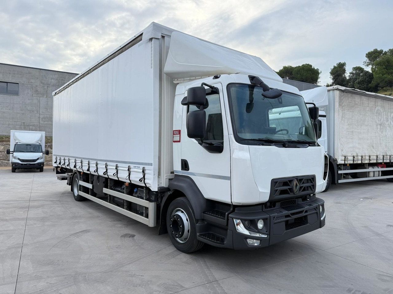 RENAULT D12.240 E6 (Tauliner) - 커튼사이더 트럭 : 사진 2 RENAULT D12.240 E6 (Tauliner) - 커튼사이더 트럭 : 사진 2