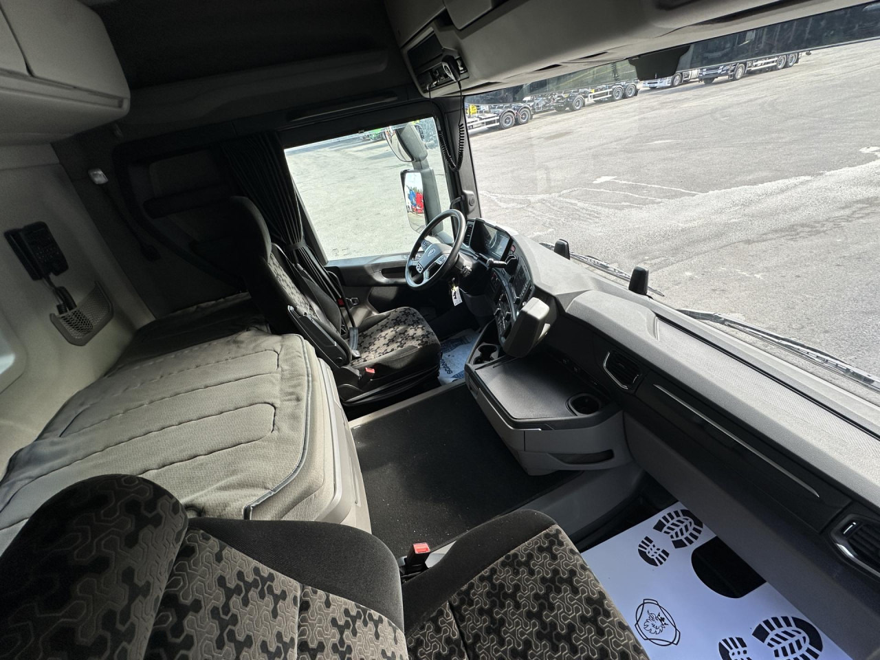 SCANIA R 450 B6x4HA - 컨테이너 운반 장치/ 스와프 보디 트럭 : 사진 2 SCANIA R 450 B6x4HA - 컨테이너 운반 장치/ 스와프 보디 트럭 : 사진 2