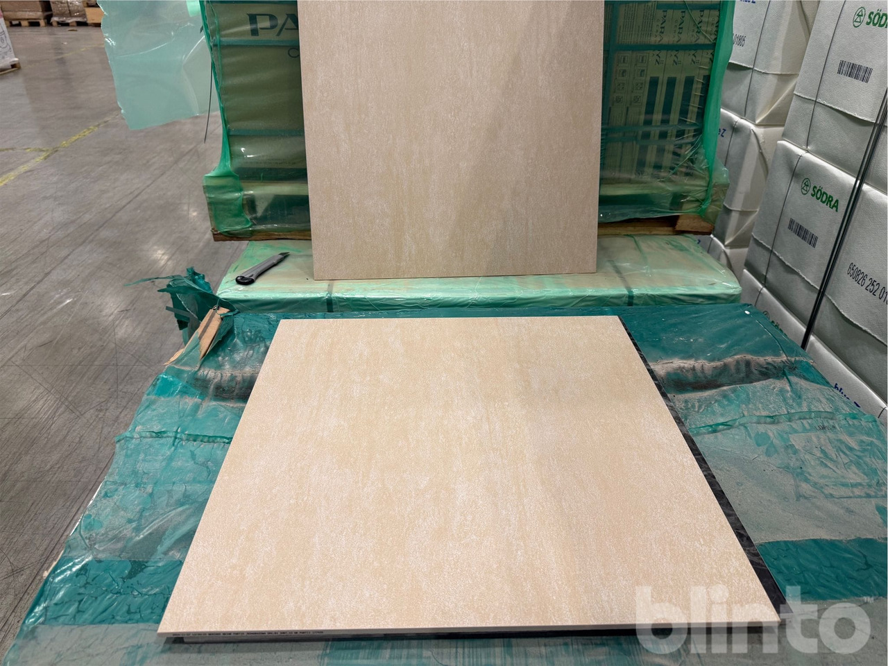 400 m2 - Warm Cement 600x600x8 - 건설장비 : 사진 1 400 m2 - Warm Cement 600x600x8 - 건설장비 : 사진 1