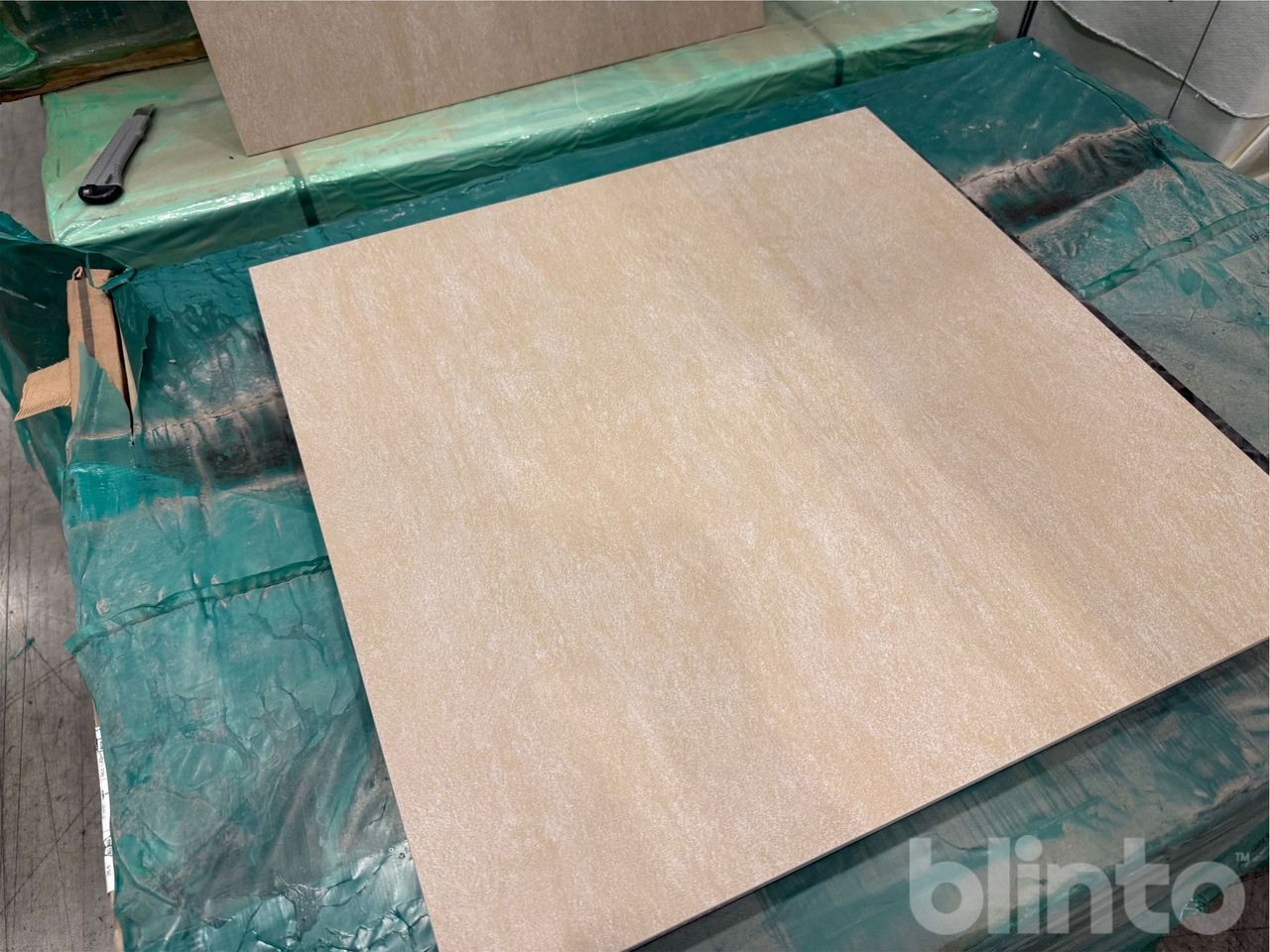 400 m2 - Warm Cement 600x600x8 - 건설장비 : 사진 4 400 m2 - Warm Cement 600x600x8 - 건설장비 : 사진 4