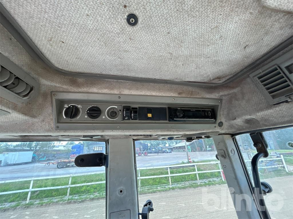 장궤형 트랙터 Fendt 410 Vario (2001) : 사진 22