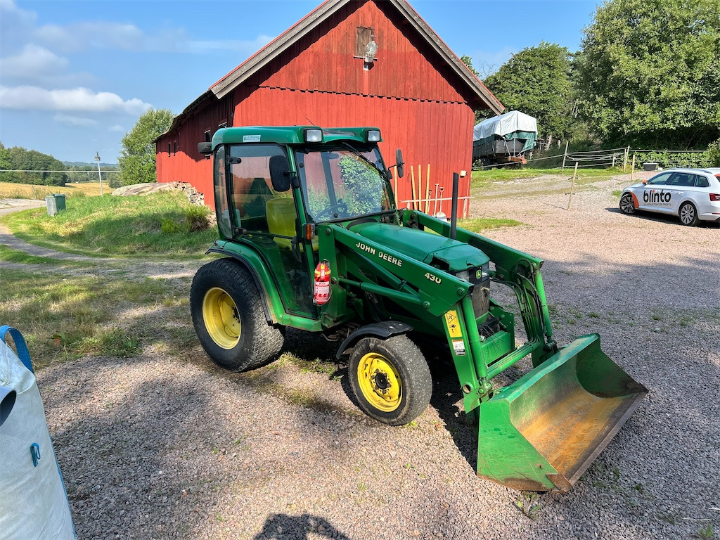 JOHN DEERE 4410 med lastare och skopa - 스트래들 트랙터 : 사진 3 JOHN DEERE 4410 med lastare och skopa - 스트래들 트랙터 : 사진 3