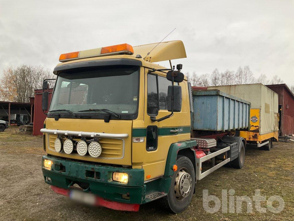 VOLVO FL6 E - 후크 리프트 트럭 : 사진 5 VOLVO FL6 E - 후크 리프트 트럭 : 사진 5