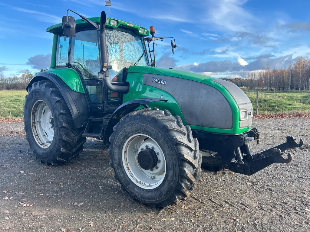 Valtra T140 4WD med frontlyft - 장궤형 트랙터 : 사진 5 Valtra T140 4WD med frontlyft - 장궤형 트랙터 : 사진 5