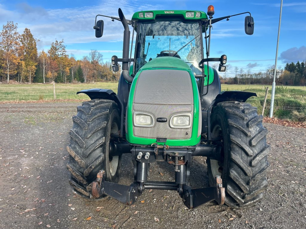 Valtra T140 4WD med frontlyft - 장궤형 트랙터 : 사진 3 Valtra T140 4WD med frontlyft - 장궤형 트랙터 : 사진 3